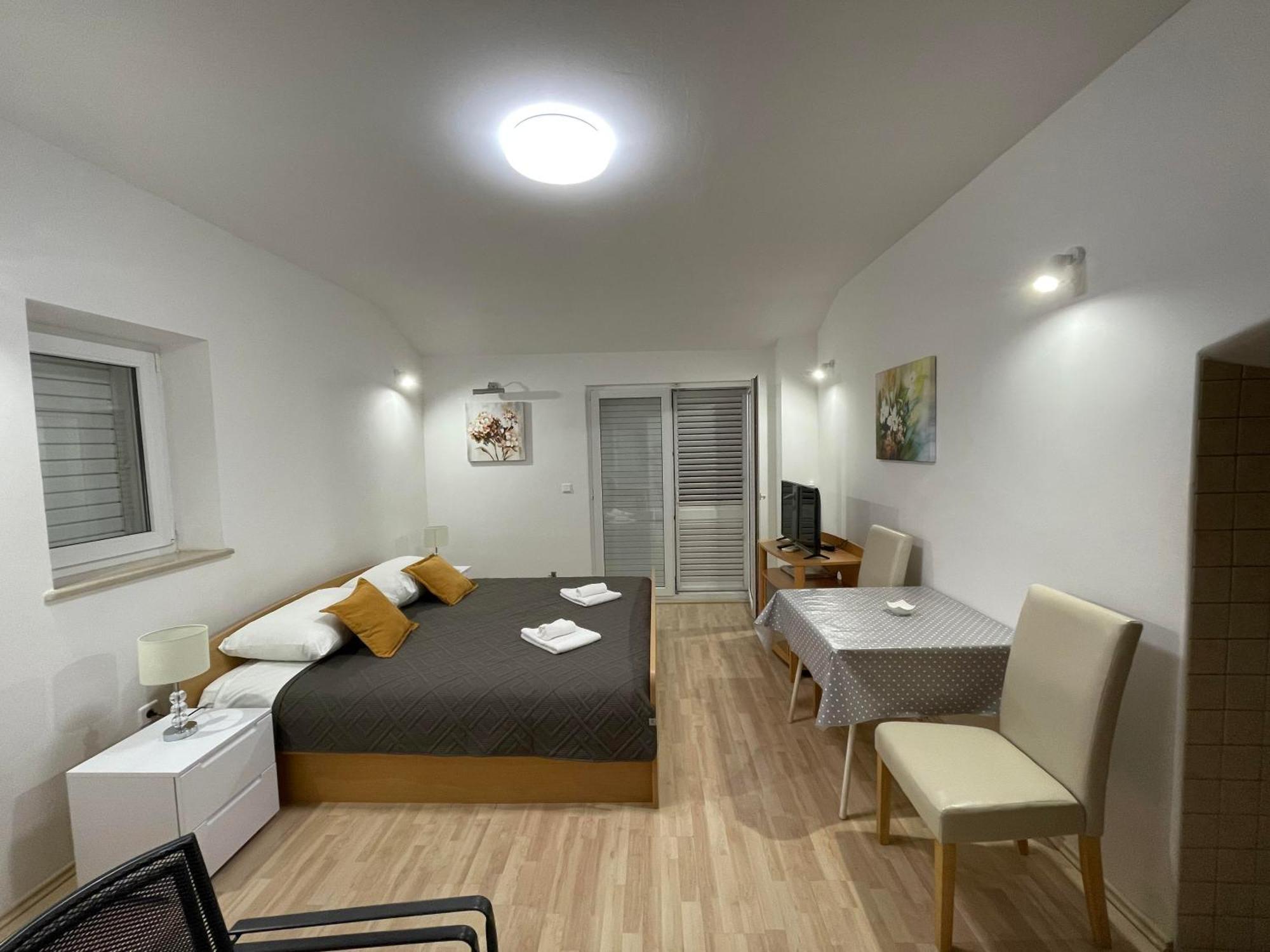 מליני Apartments Marnic מראה חיצוני תמונה