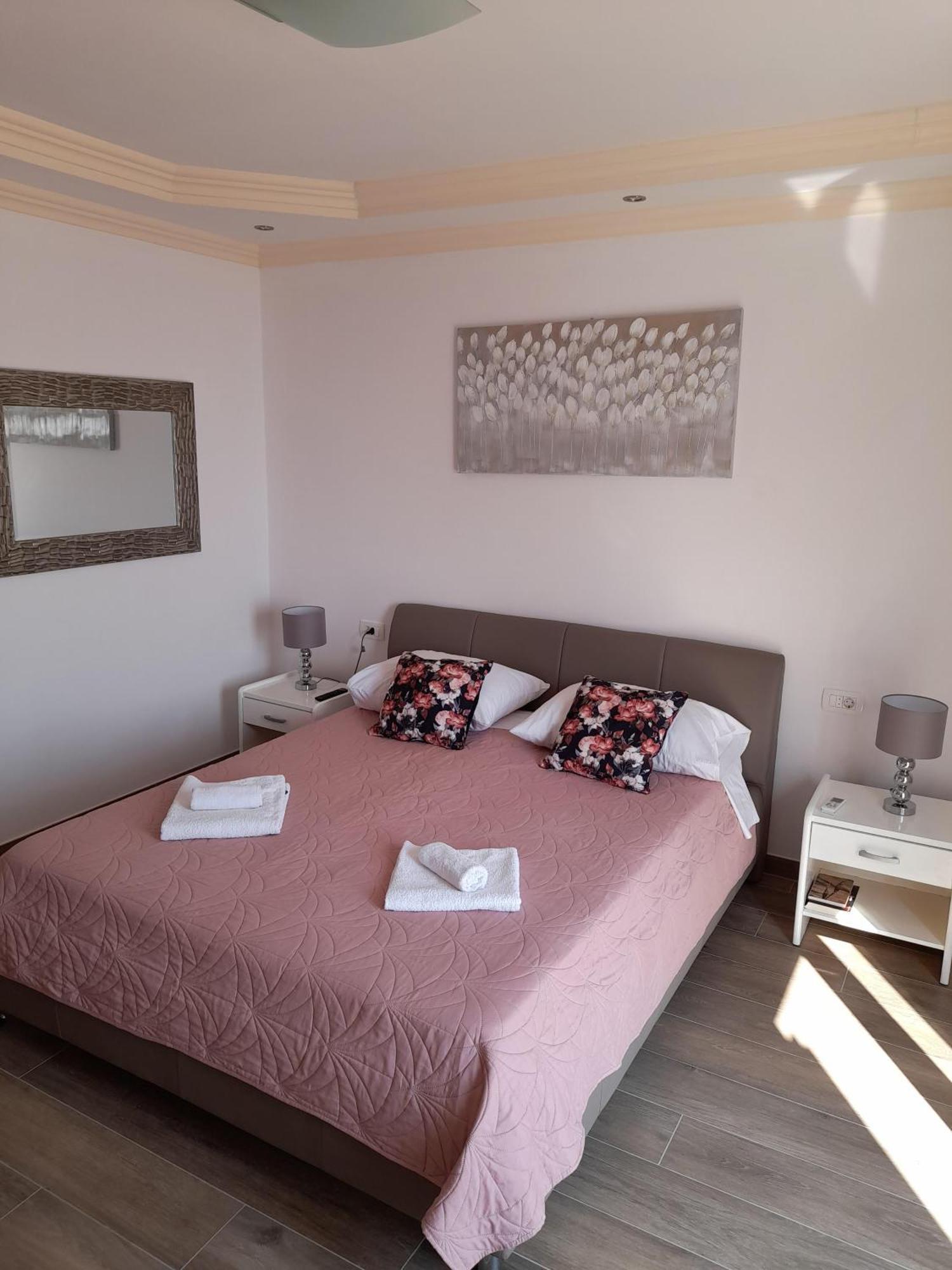מליני Apartments Marnic מראה חיצוני תמונה