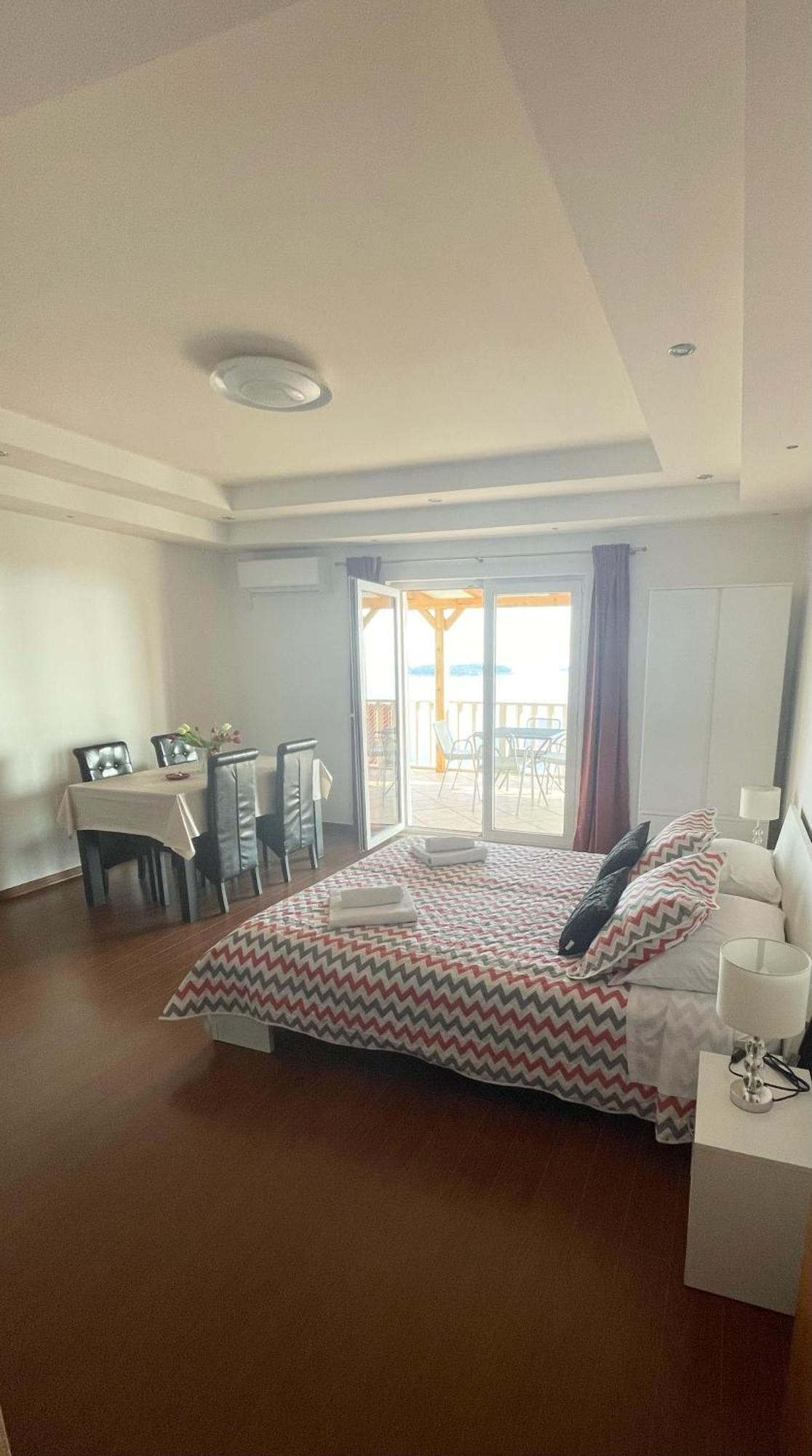 מליני Apartments Marnic מראה חיצוני תמונה