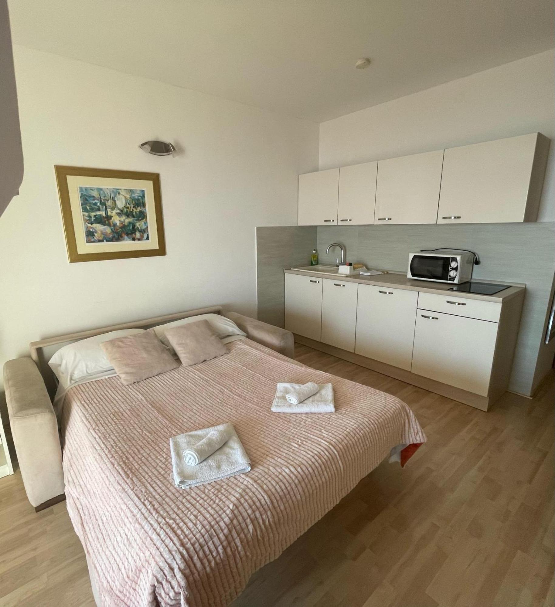 מליני Apartments Marnic מראה חיצוני תמונה