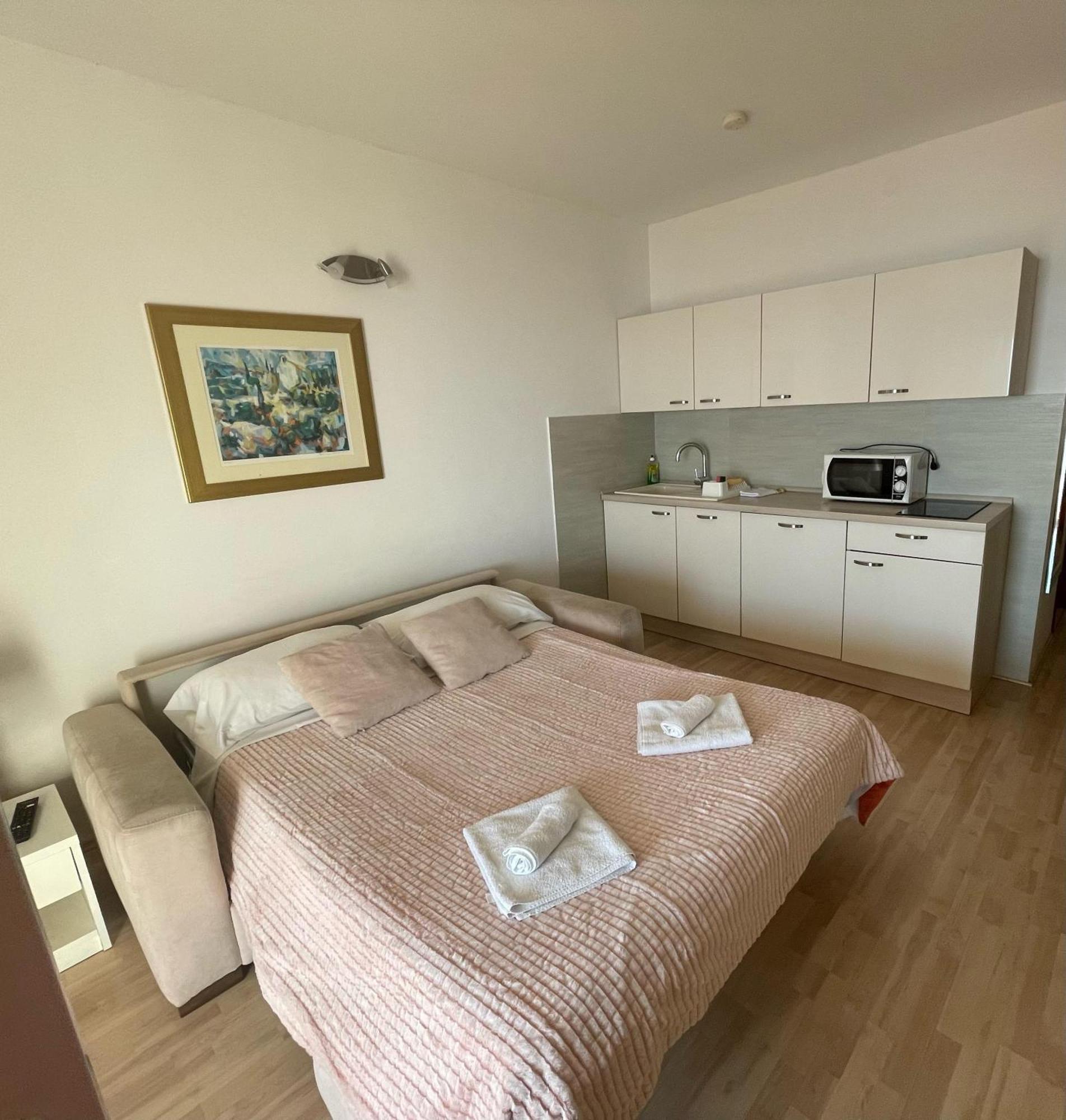 מליני Apartments Marnic מראה חיצוני תמונה